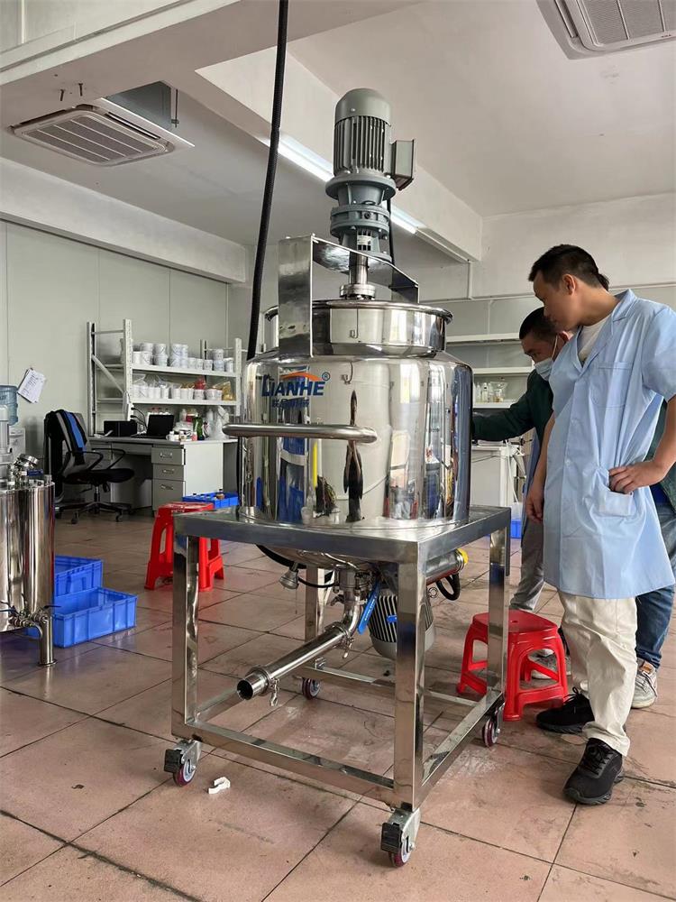 2022-04-25 内貿部，【100L均質攪拌鍋】在廣州客戶工廠安裝調試，驗收合格！